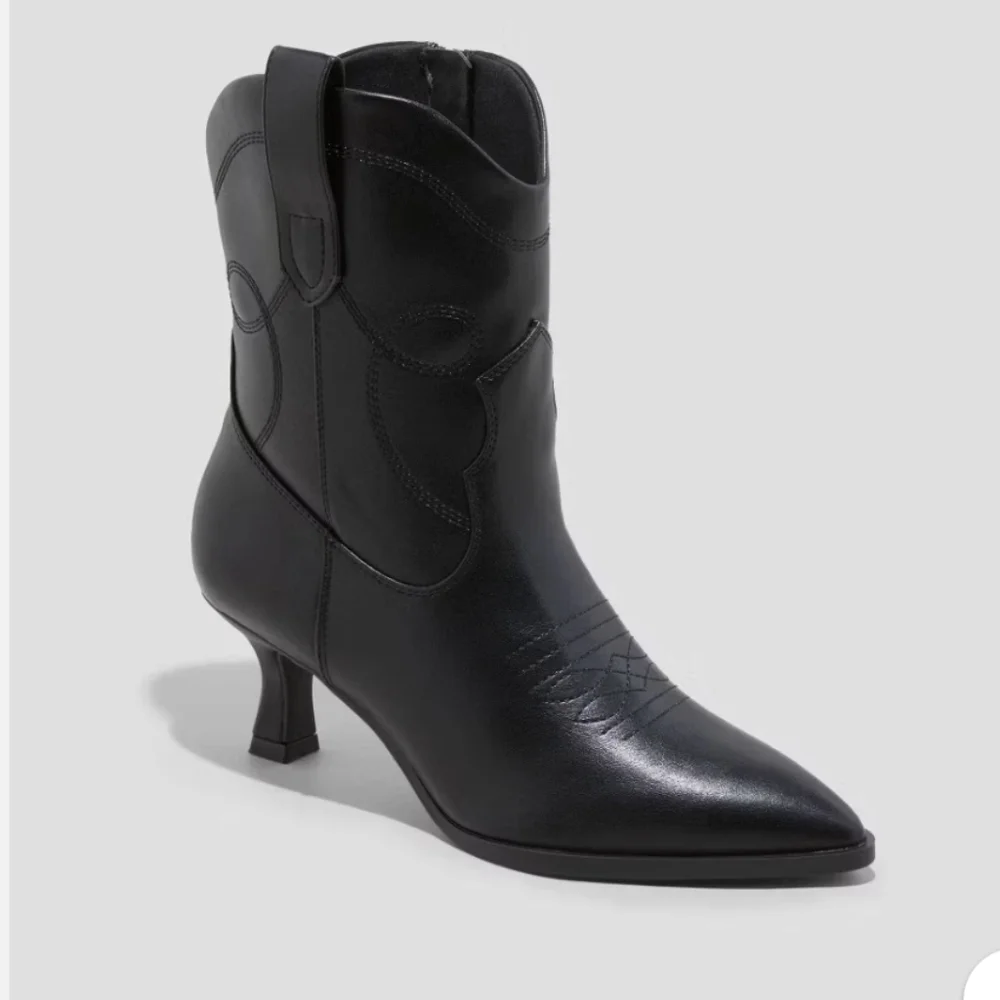 Western Cowboy Ankle Boots Black Heeled Universal Thread Size 11 NWT - Picture 1 of 5